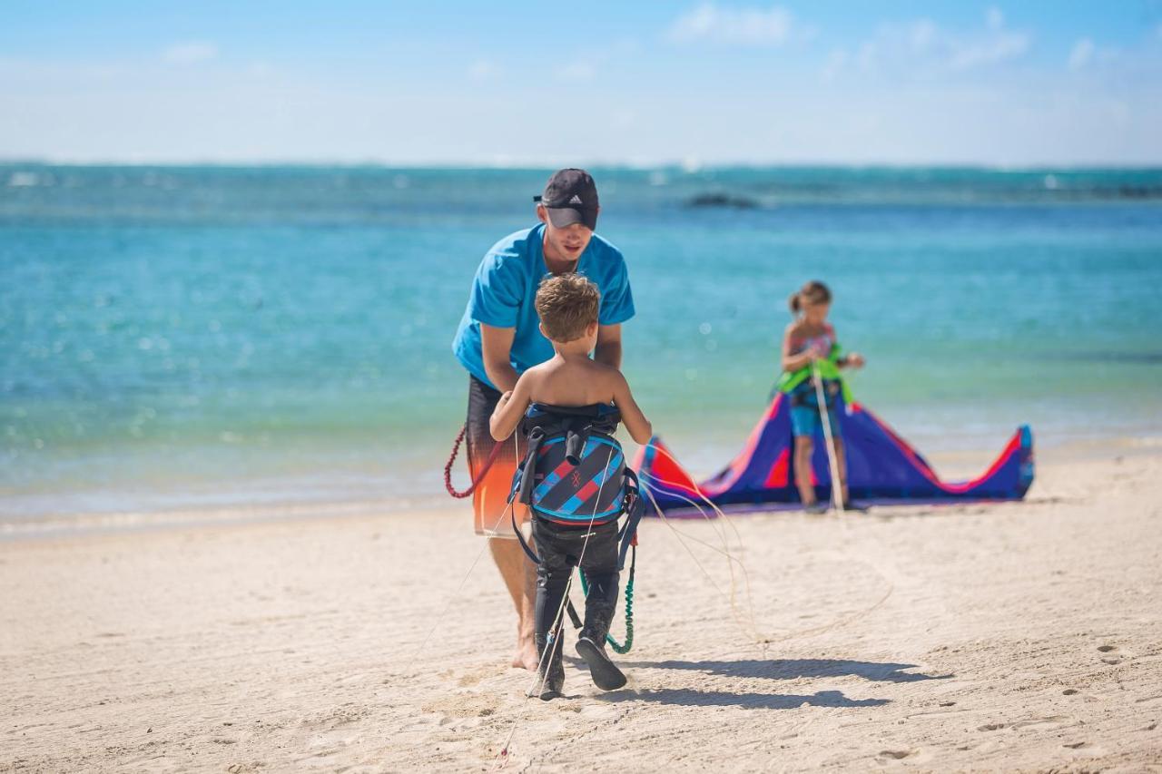 Constance Prince Maurice Poste de Flacq Eksteriør bilde A kiteboarding instructor with a student