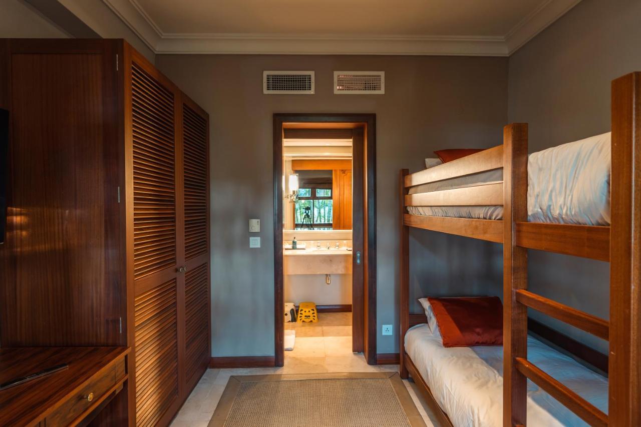 Constance Prince Maurice Poste de Flacq Eksteriør bilde A bunk bed in a hotel room