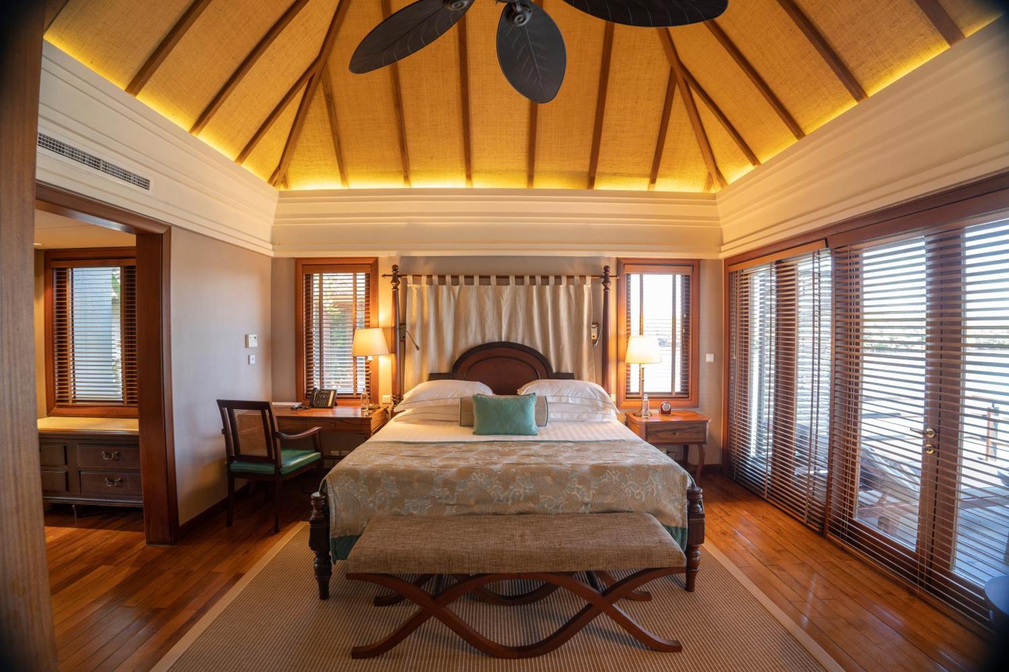 Constance Prince Maurice Poste de Flacq Eksteriør bilde A bedroom at the resort