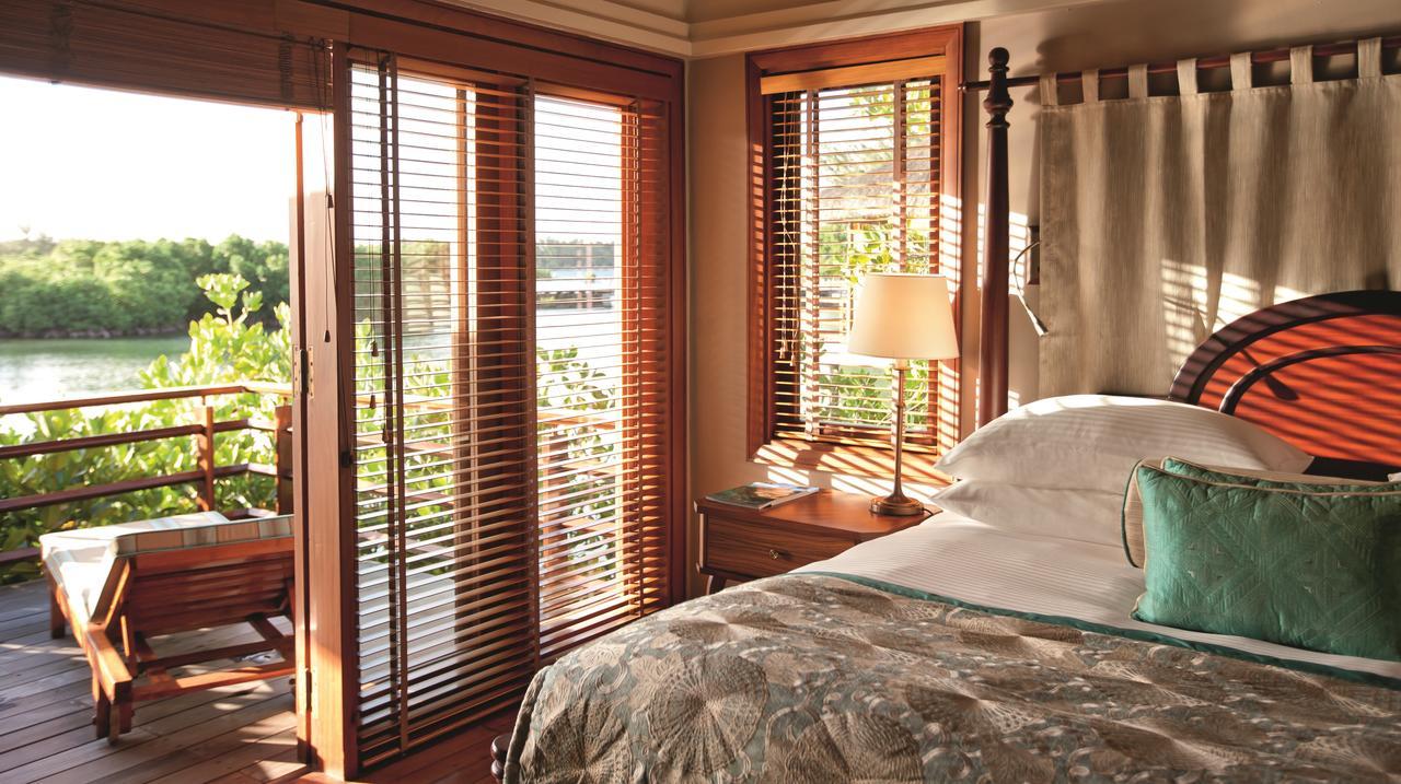 Constance Prince Maurice Poste de Flacq Eksteriør bilde A bedroom at the Four Seasons Resort